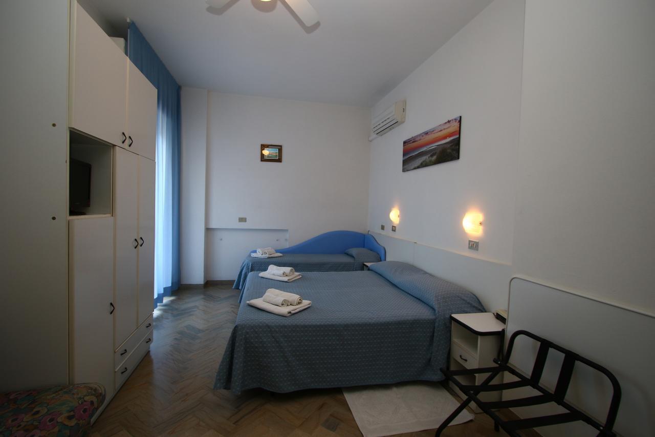 Hotel Tre Assi Rimini Esterno foto