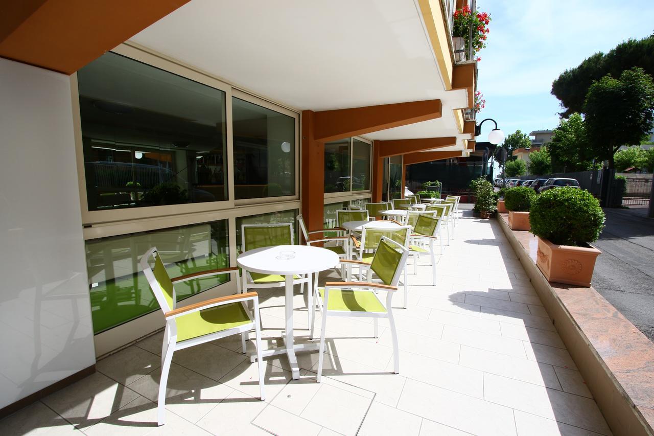Hotel Tre Assi Rimini Esterno foto
