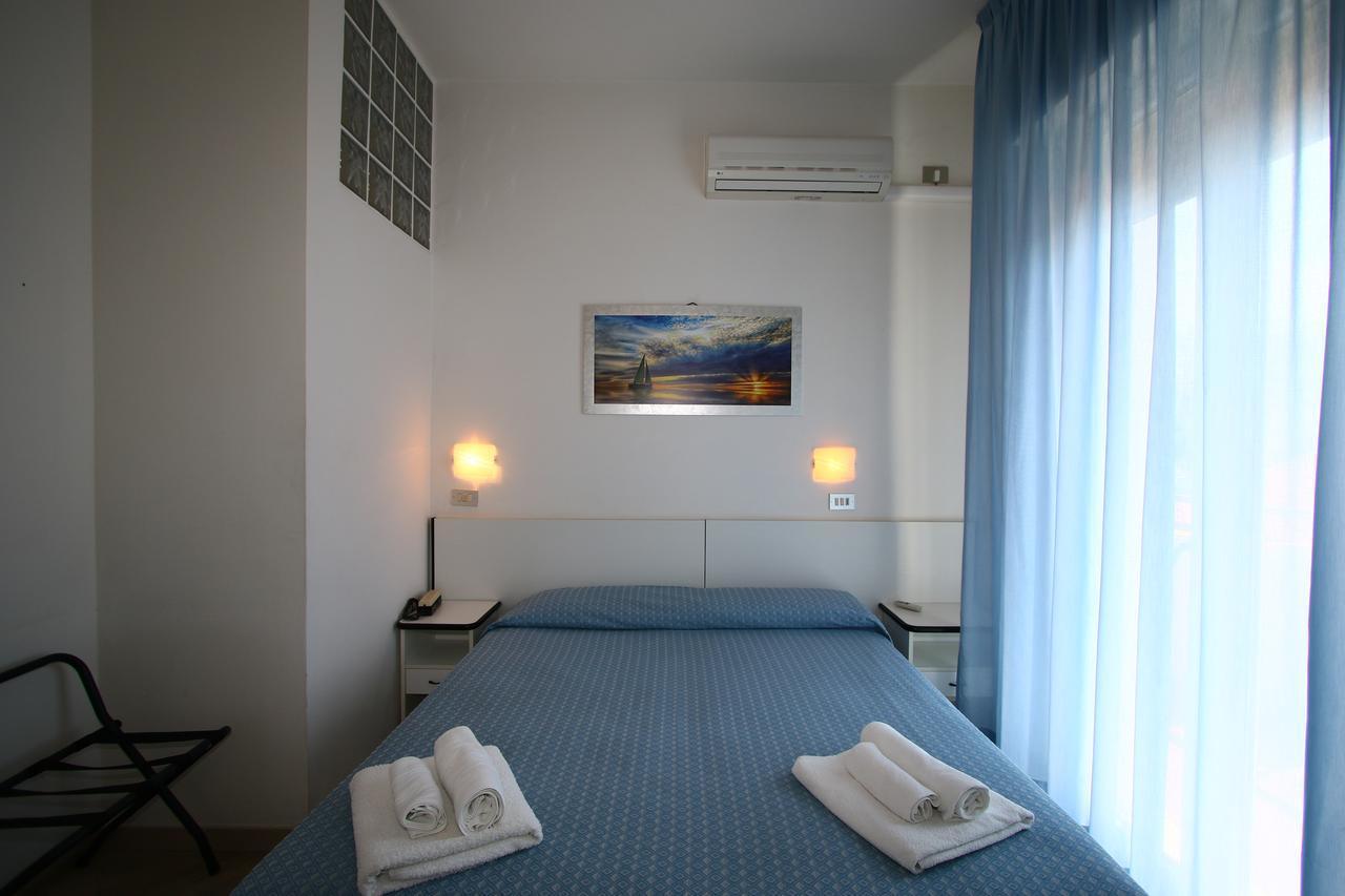 Hotel Tre Assi Rimini Esterno foto