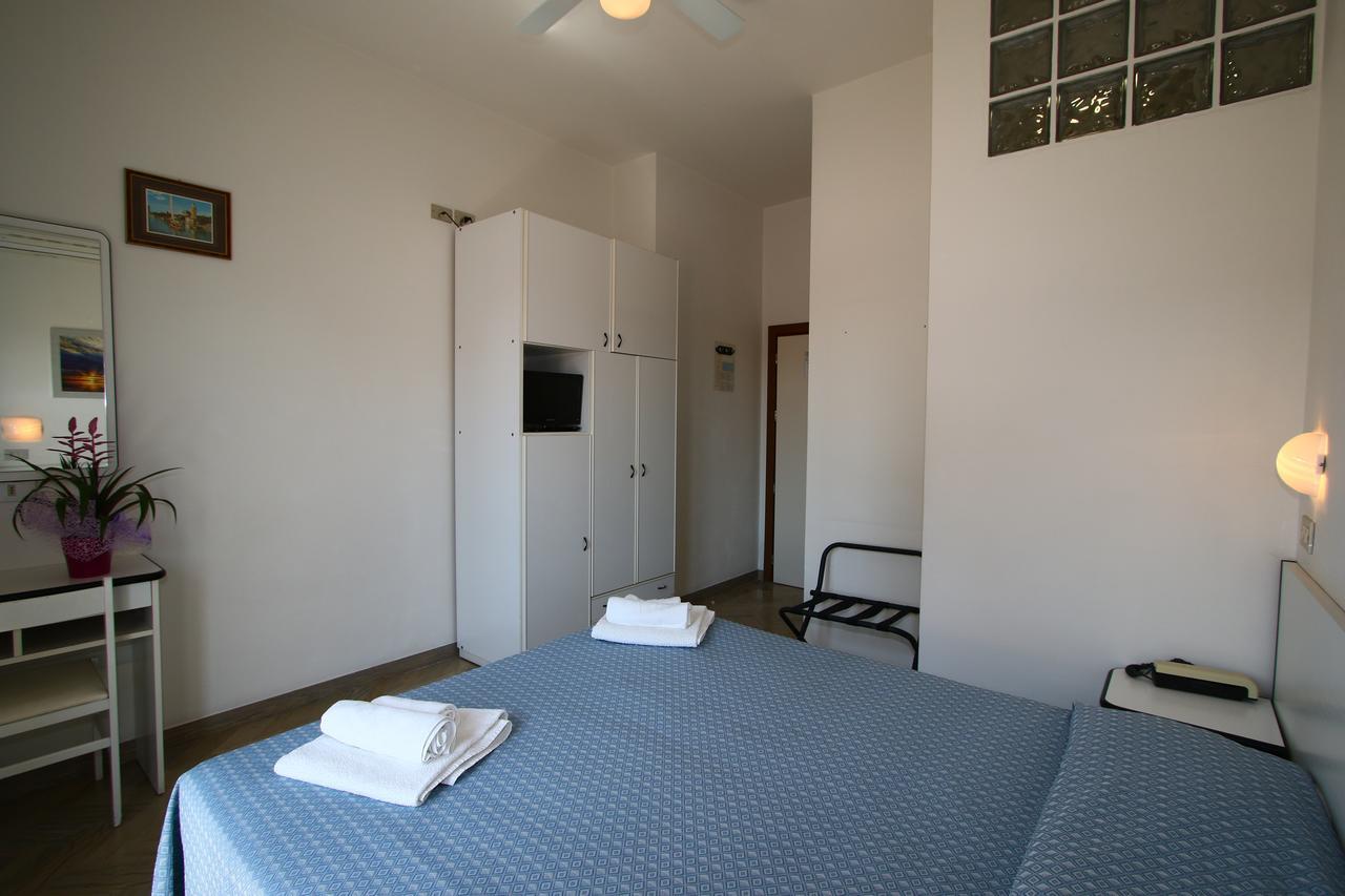 Hotel Tre Assi Rimini Esterno foto