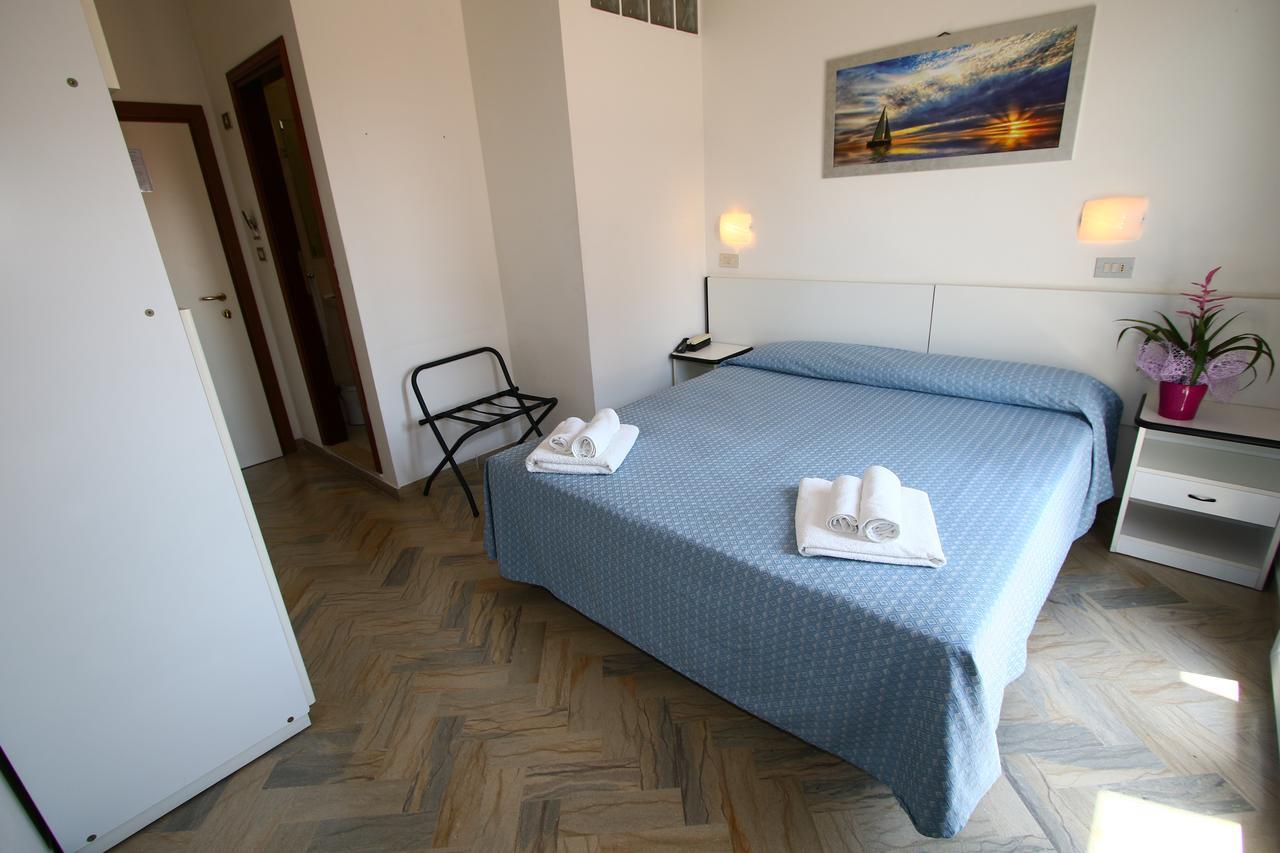 Hotel Tre Assi Rimini Esterno foto